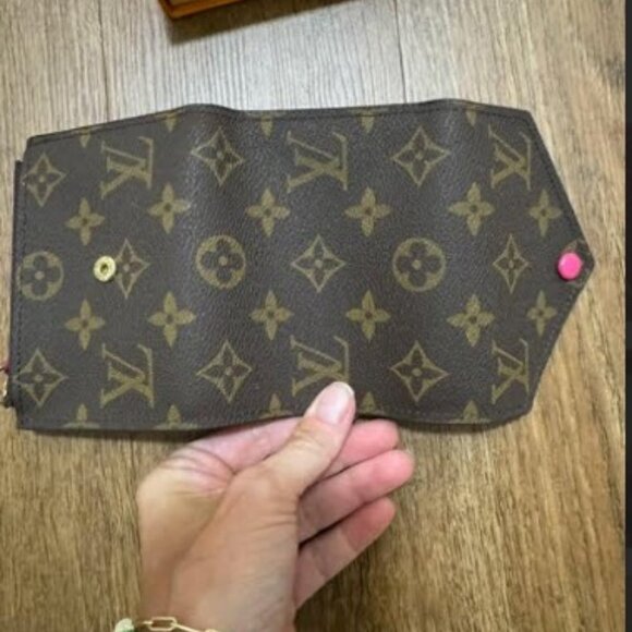 Louis Vuitton Zoe Wallet with box - Picture 5 of 13